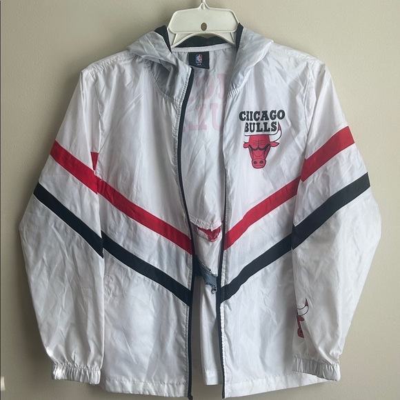 NBA Chicago Bulls lightweight windbreaker jacket size 10/12 kids - Picture 1 of 5